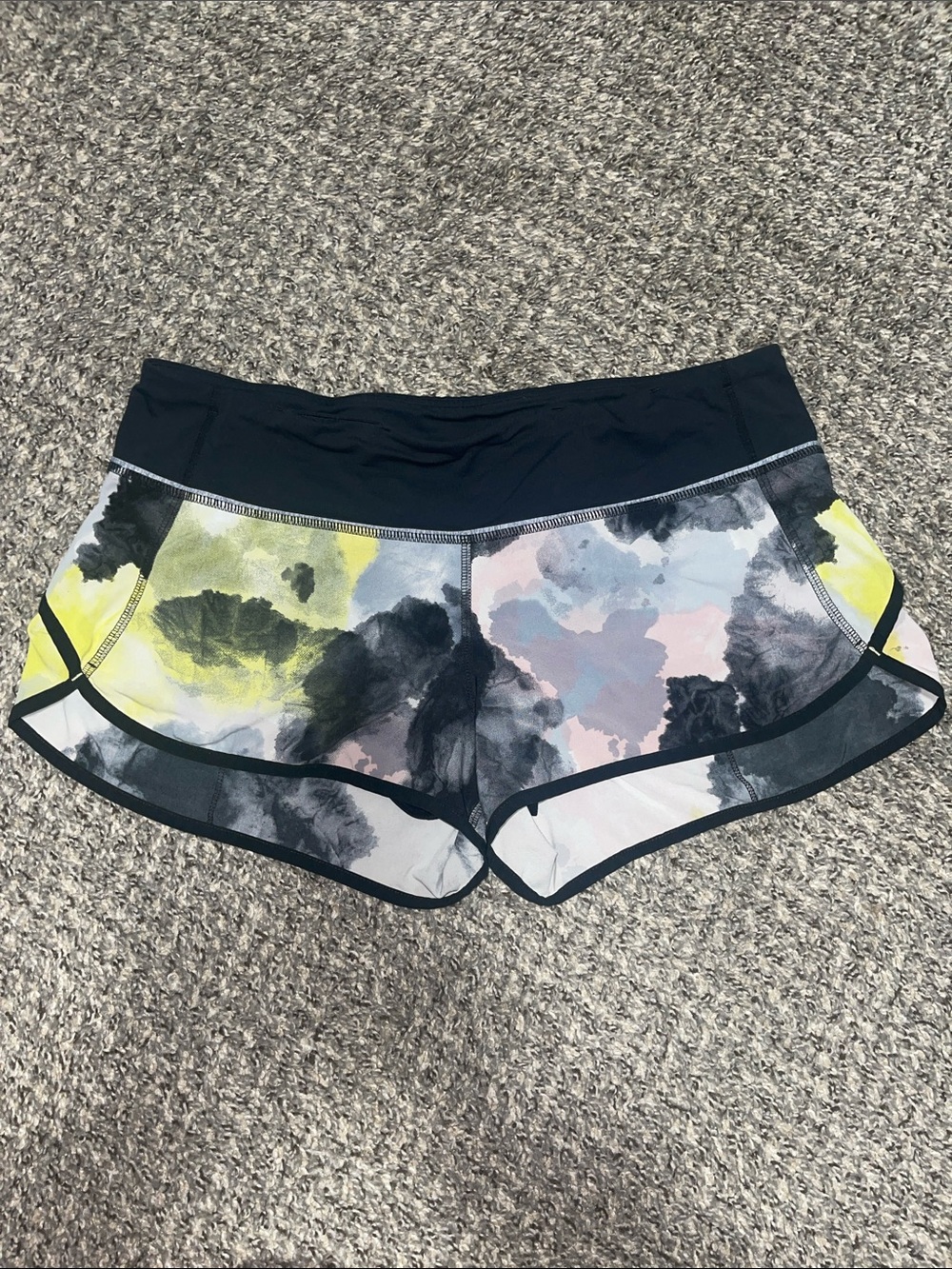 Lululemon Speed Shorts - Citron Tinted Canvas; Size 8